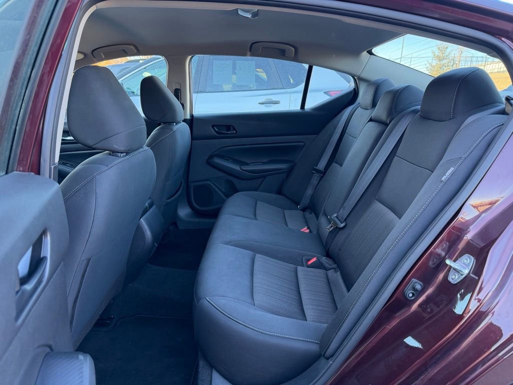 Used 2024 Nissan Altima 2.5 SV image 12