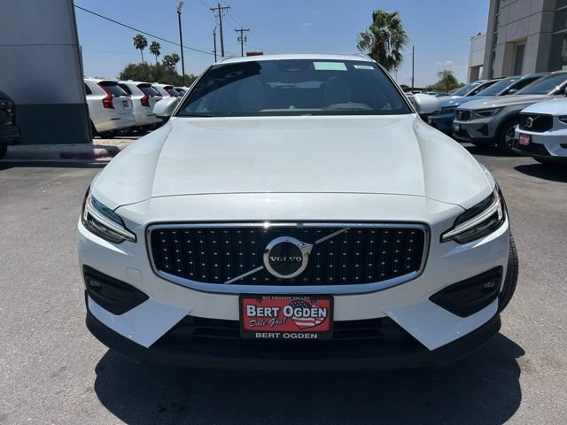 New 2026 Volvo V60 B5 Cross Country Ultra w/ Protection Package Premier AWD/4WD image 2