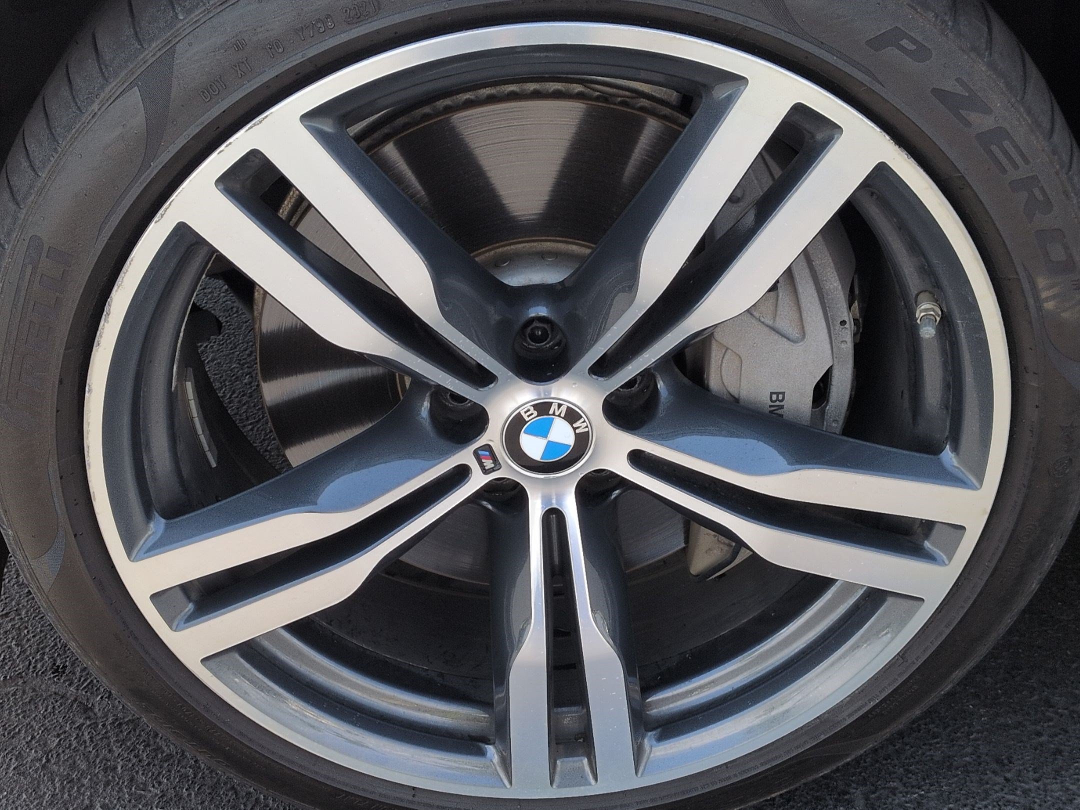 Used 2019 BMW 750i w/ M Sport Package RWD image 13