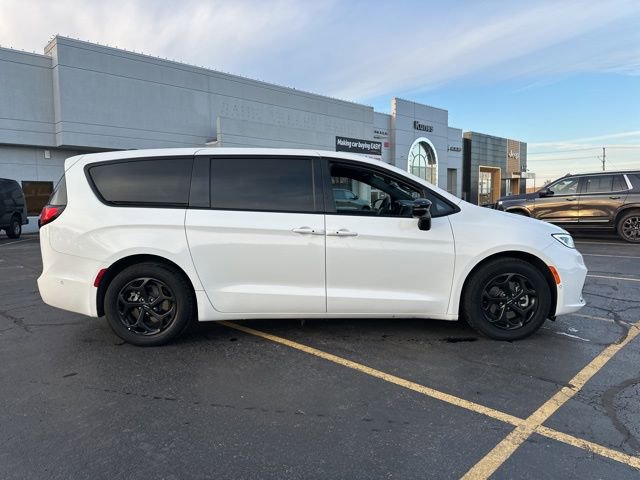 Certified 2024 Chrysler Pacifica Select image 3