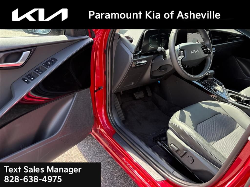 Certified 2025 Kia Niro EX FWD image 16
