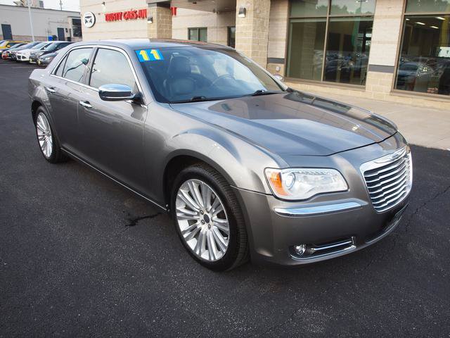 Used 2011 Chrysler 300 Limited RWD image 1