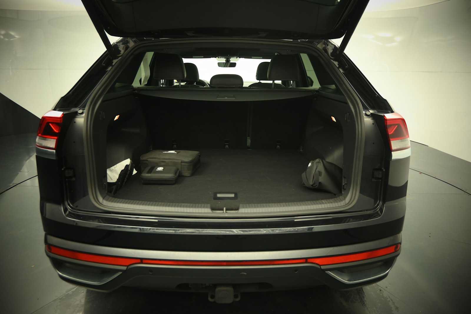 Used 2023 Volkswagen Atlas Cross Sport SE w/ Panoramic Sunroof Package AWD/4WD image 6