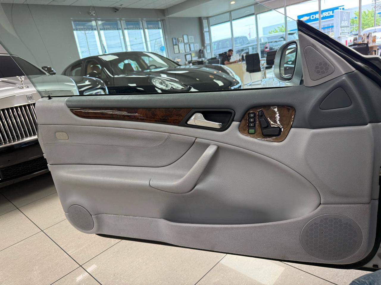 Used 2001 Mercedes-Benz CLK 320 Coupe image 8