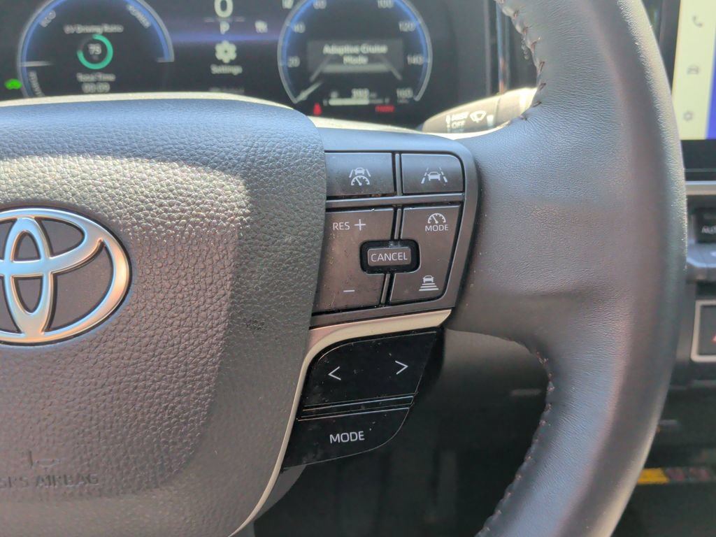 Used 2025 Toyota Camry XLE FWD image 15