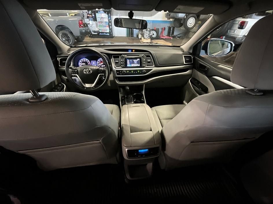 Used 2016 Toyota Highlander LE w/ Protection Package #3 AWD/4WD image 3
