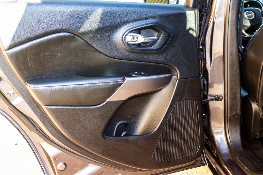 Used 2019 Jeep Cherokee Latitude Plus image 21