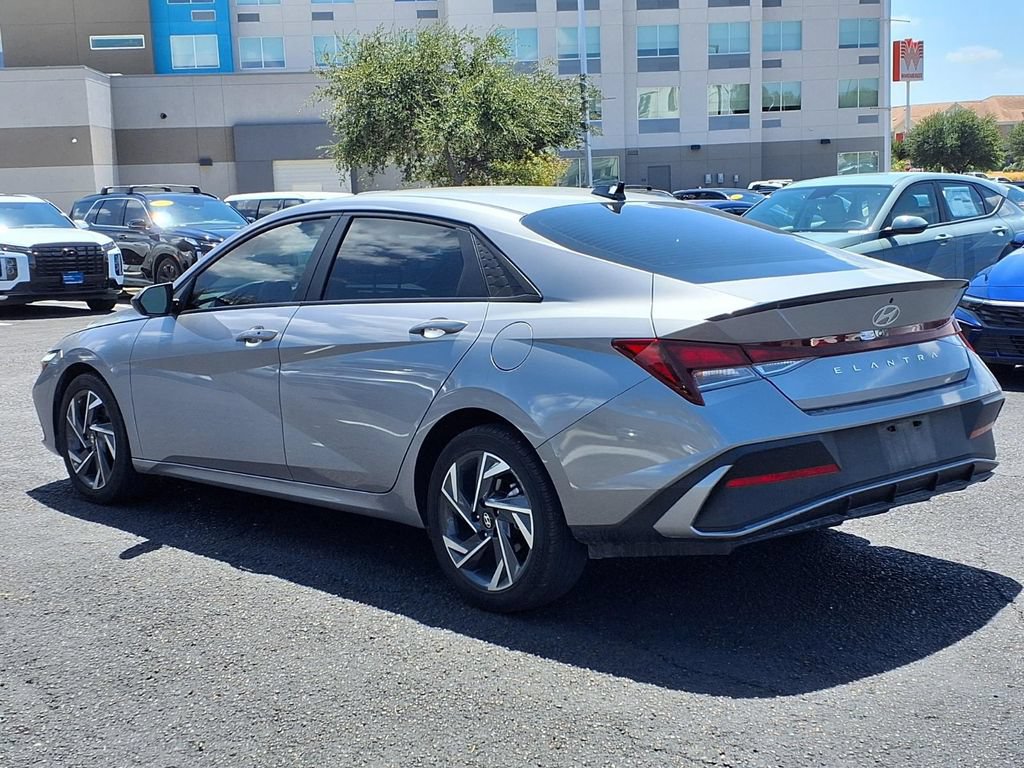 Used 2025 Hyundai Elantra Sport FWD image 3