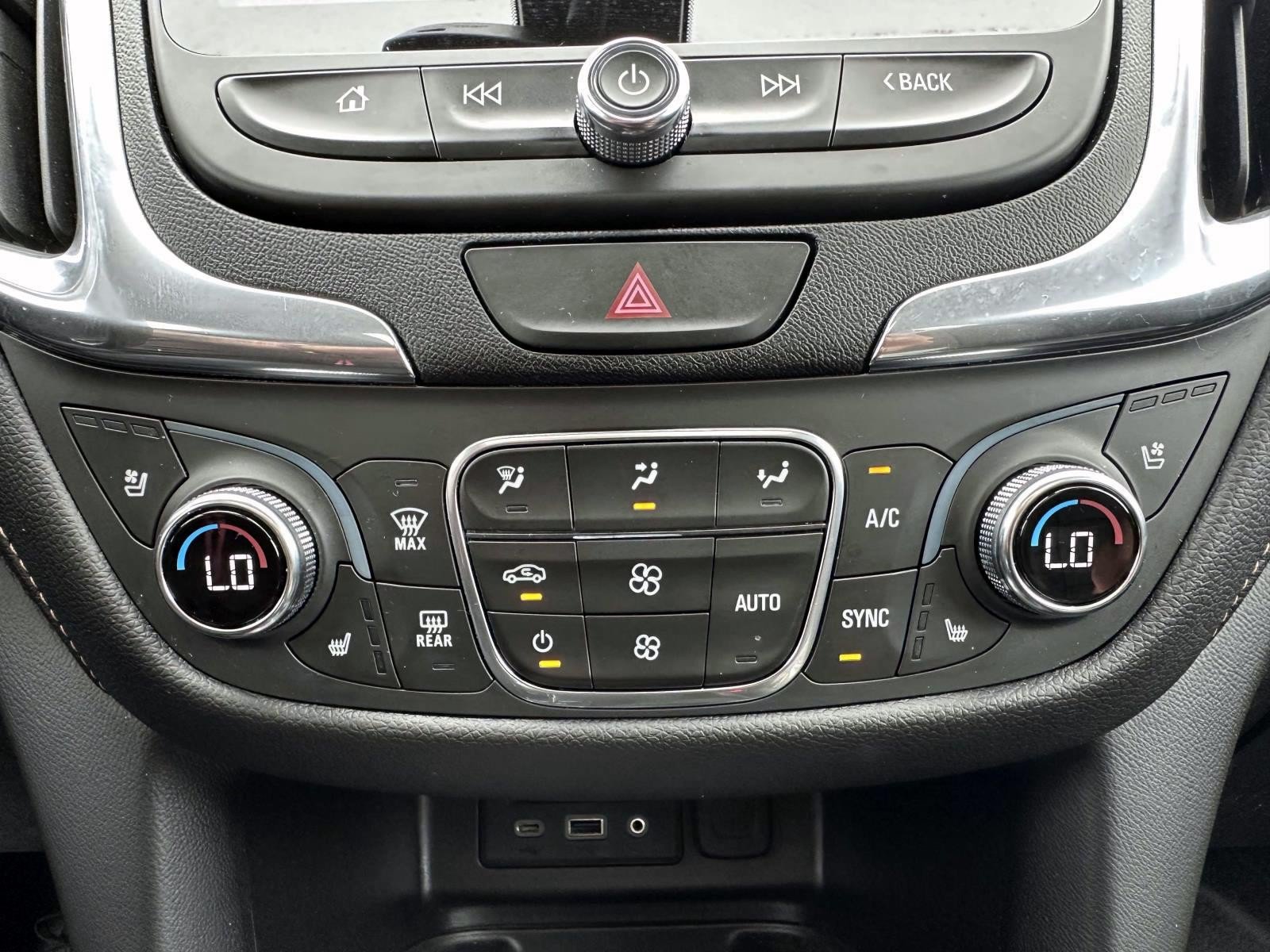 Used 2021 Chevrolet Equinox Premier AWD/4WD image 24