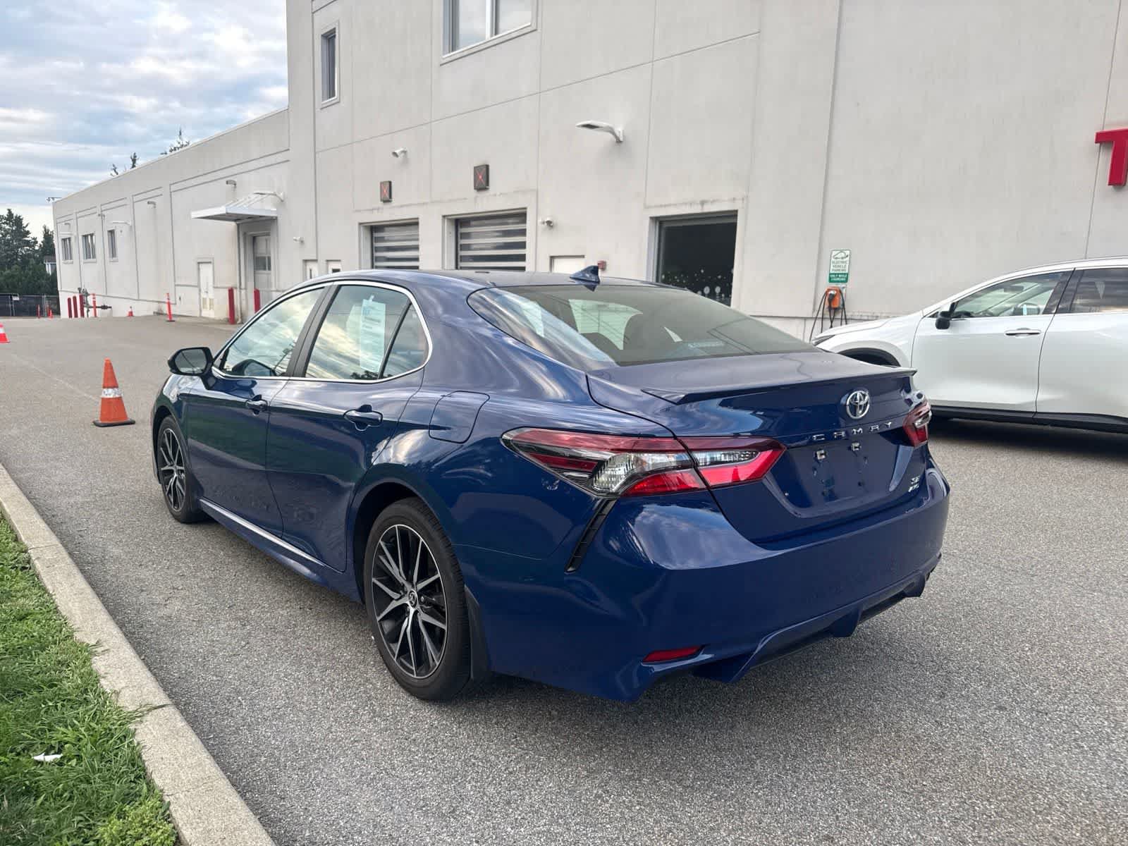 Used 2023 Toyota Camry SE w/ Cold Weather Package AWD/4WD image 10