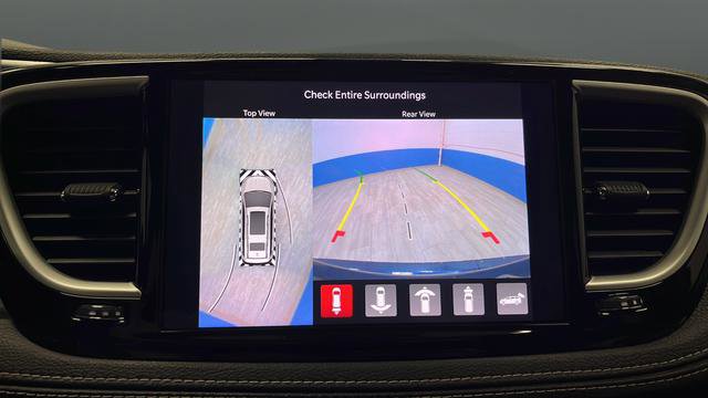 Used 2021 Chrysler Pacifica Touring-L w/ Premium & Safety Sphere Group AWD/4WD image 14