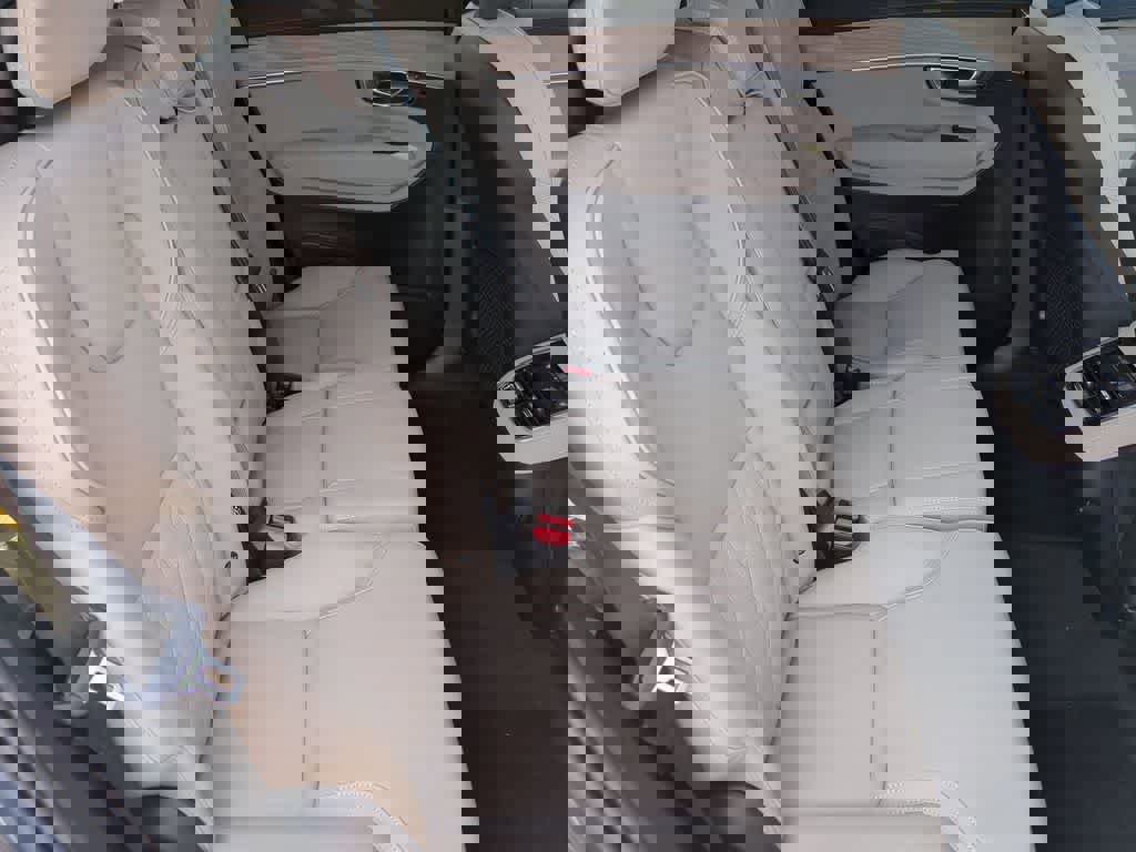 Used 2026 Volvo XC90 B5 Plus w/ Protection Package Premier image 19