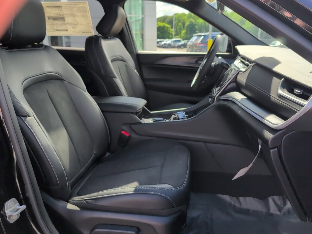 New 2025 Jeep Grand Cherokee L Altitude image 10