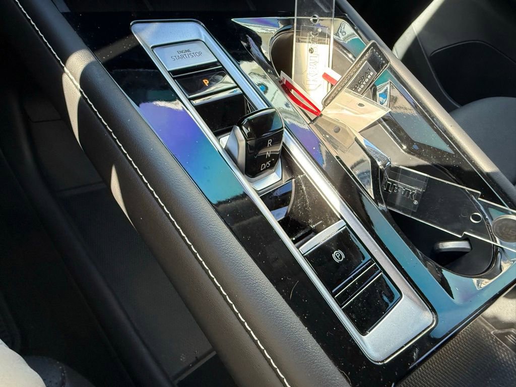 Used 2024 Volkswagen Atlas SE w/ Black Wheel Package image 16