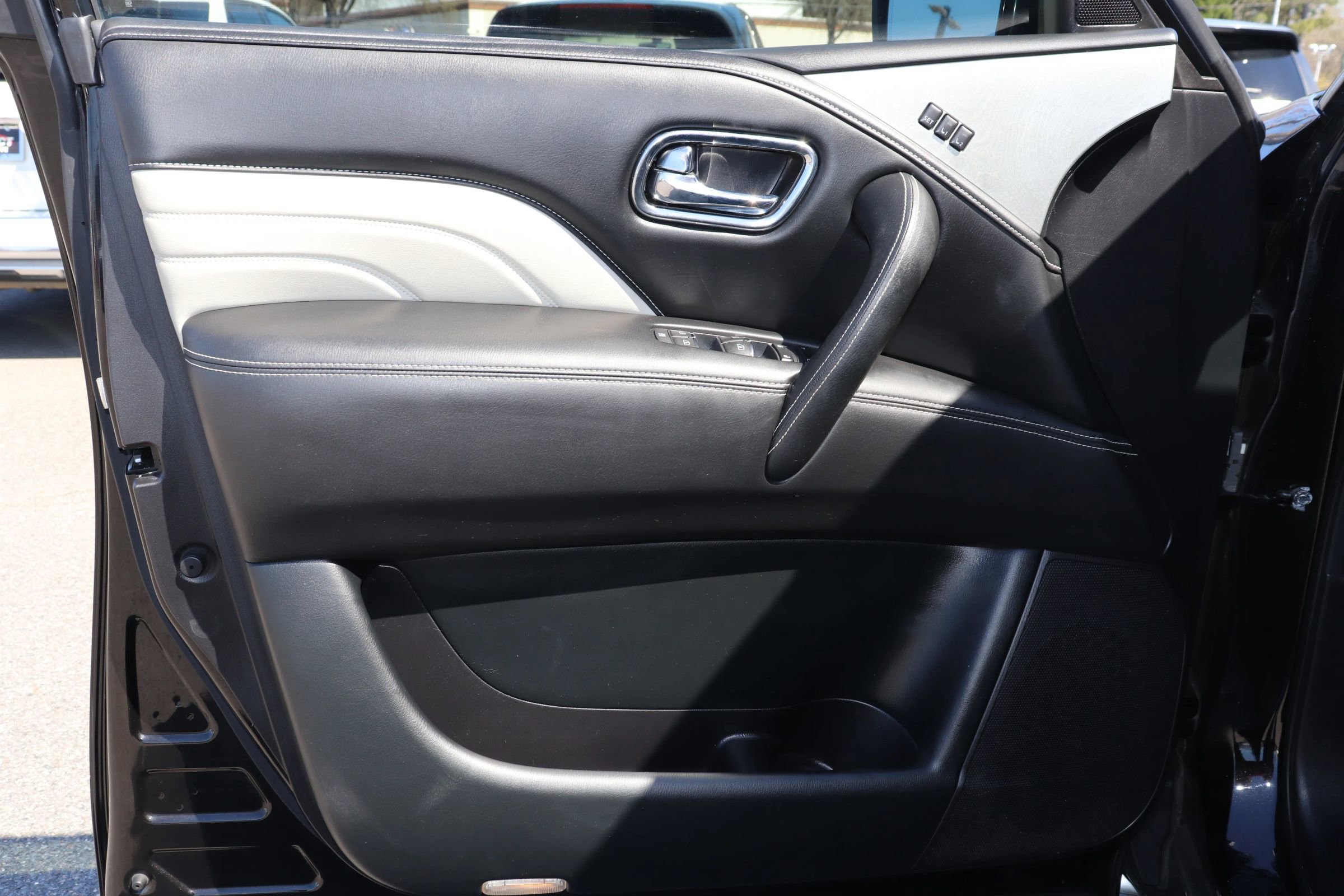 Used 2019 INFINITI QX80 Limited w/ All-Season Package image 7