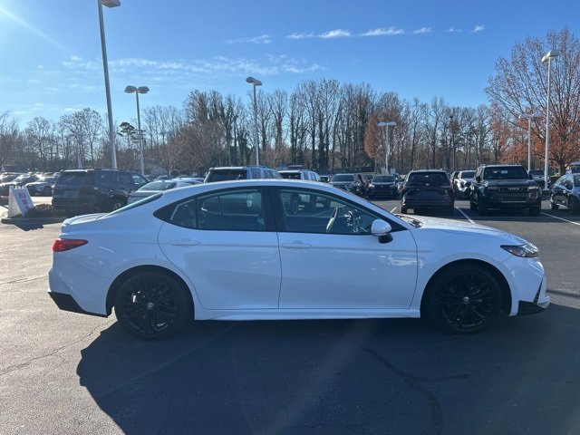 Used 2025 Toyota Camry SE image 4