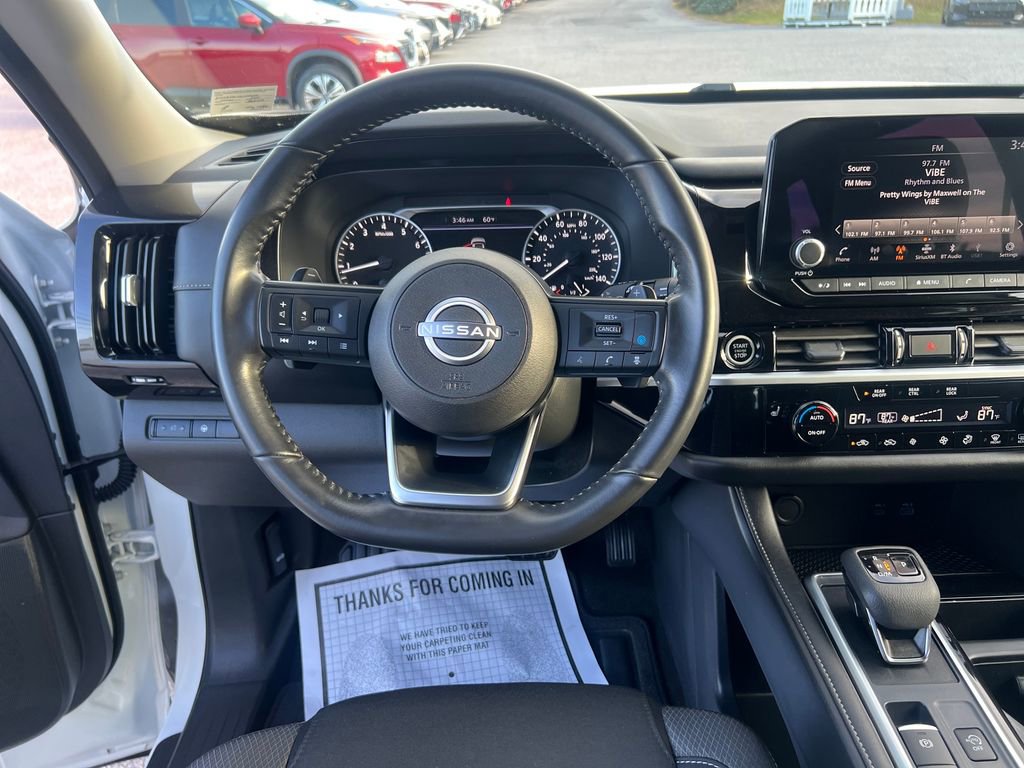 Used 2024 Nissan Pathfinder SV image 14