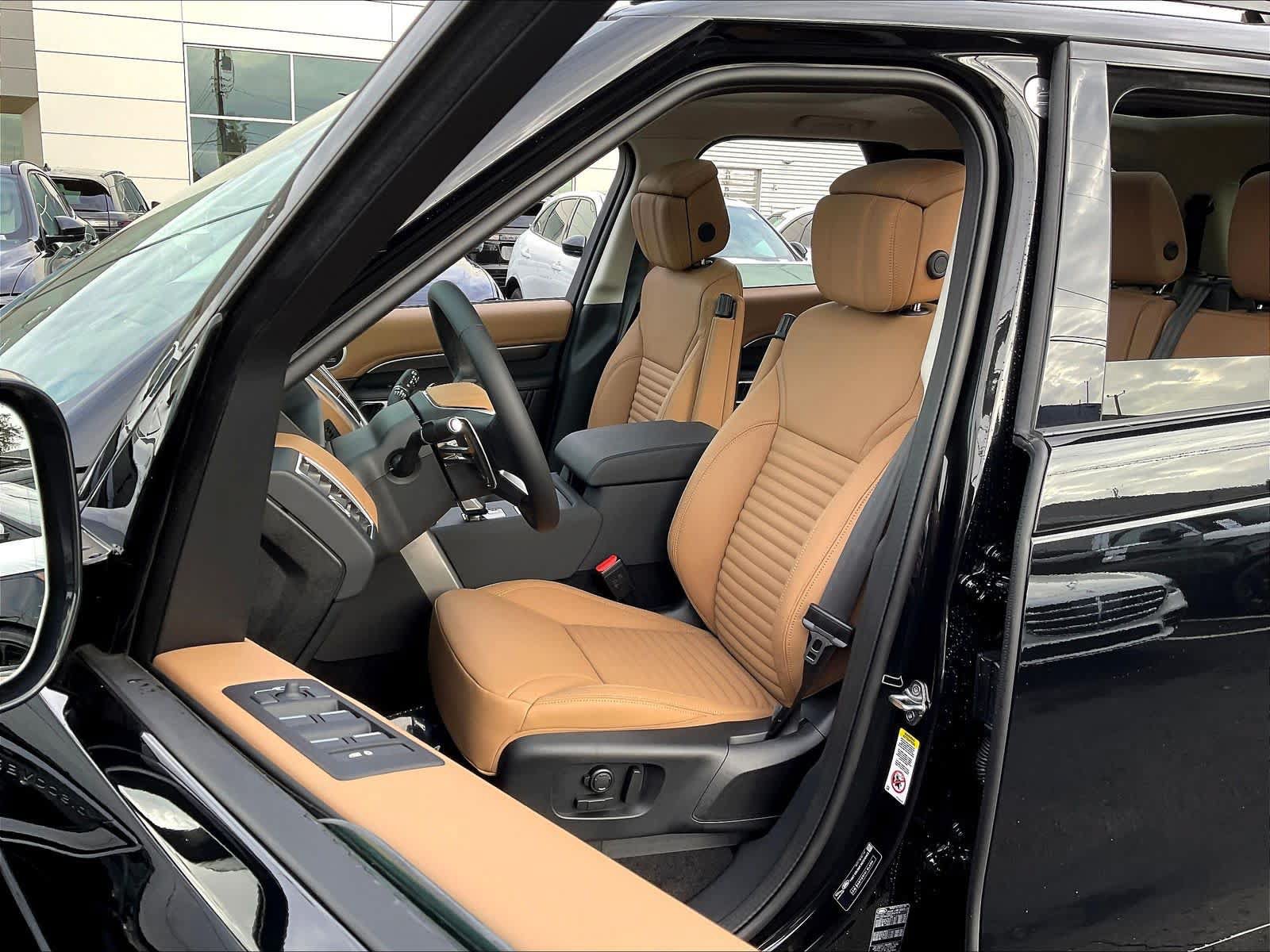 New 2025 Land Rover Discovery Metropolitan Edition AWD/4WD image 11