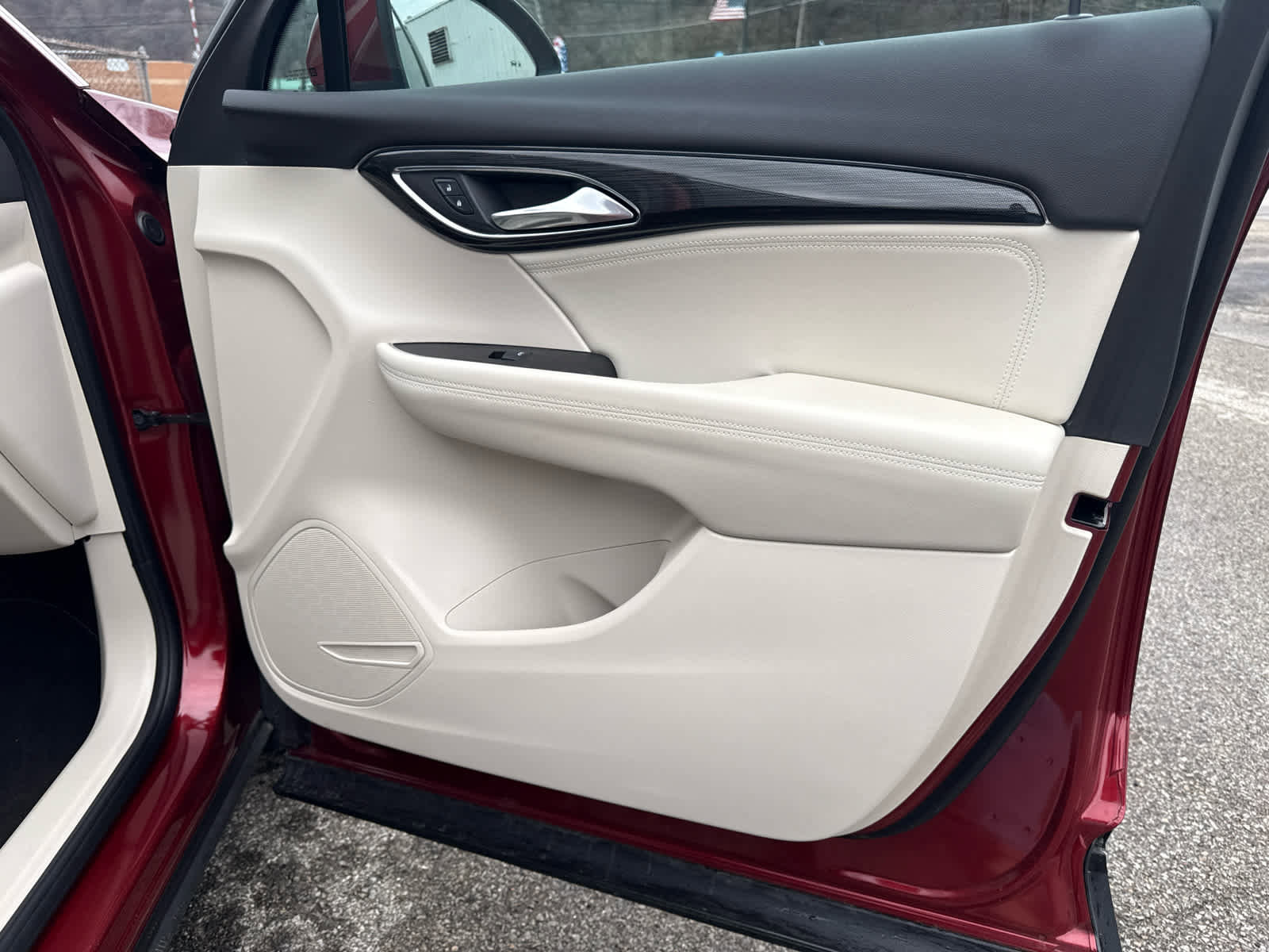 Used 2023 Buick Envision Preferred image 32