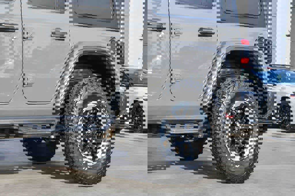 Used 2022 Jeep Wrangler Unlimited Rubicon w/ LED Lighting Group image 13