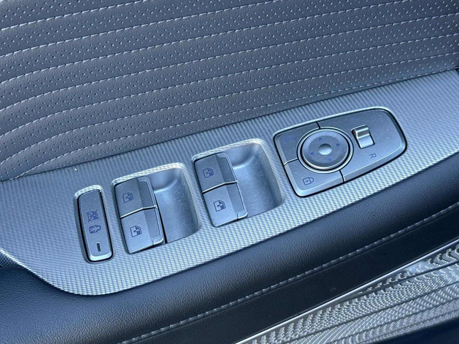 Used 2024 Hyundai Palisade Calligraphy image 11