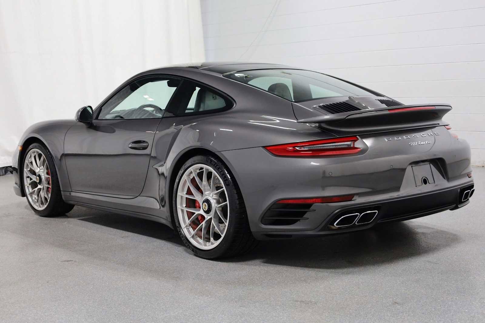 Used 2019 Porsche 911 Turbo image 3