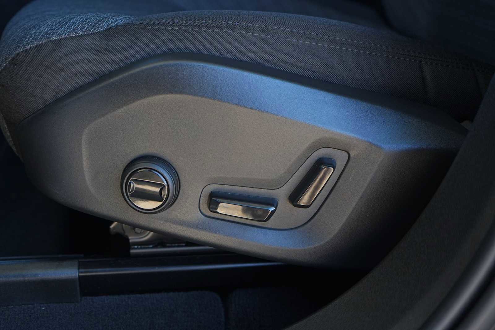 Used 2024 Volvo XC60 B5 Core w/ Protection Package Premier image 12