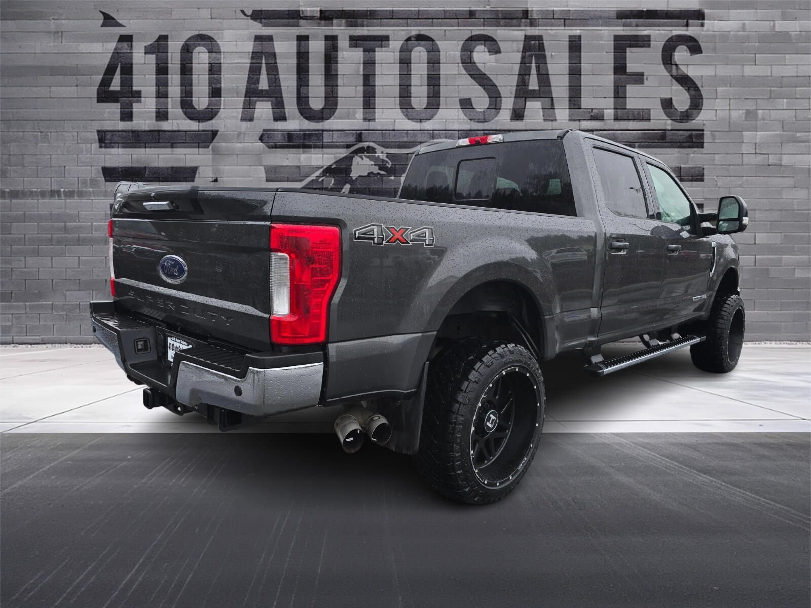 Used 2017 Ford F250 Lariat w/ Lariat Value Package AWD/4WD image 3