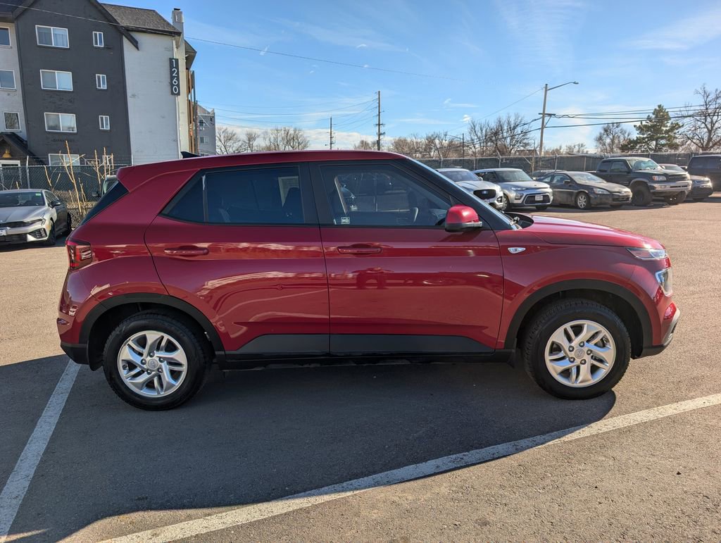 Used 2021 Hyundai Venue SE image 4