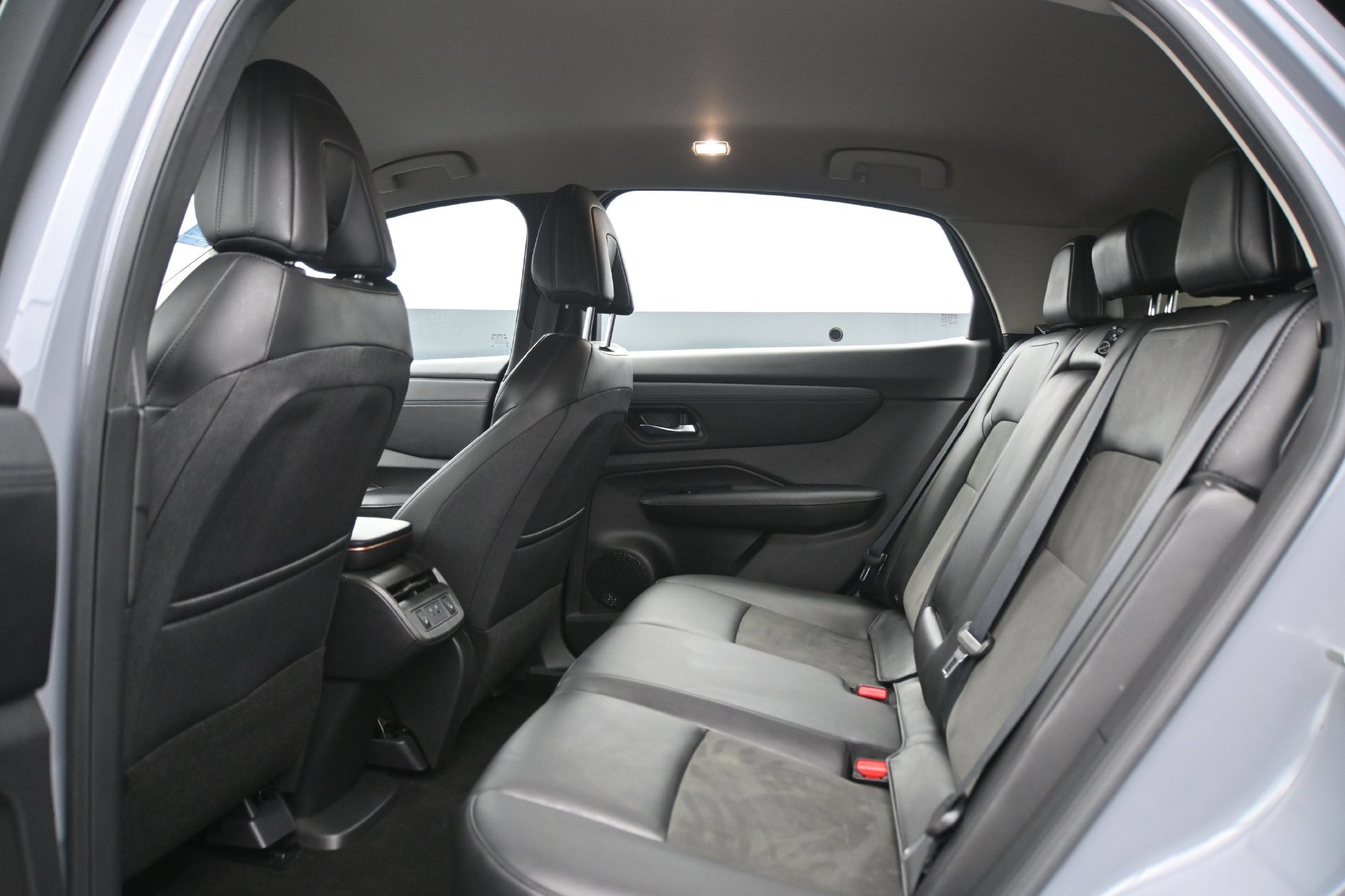 Used 2023 Nissan Ariya AWD image 16