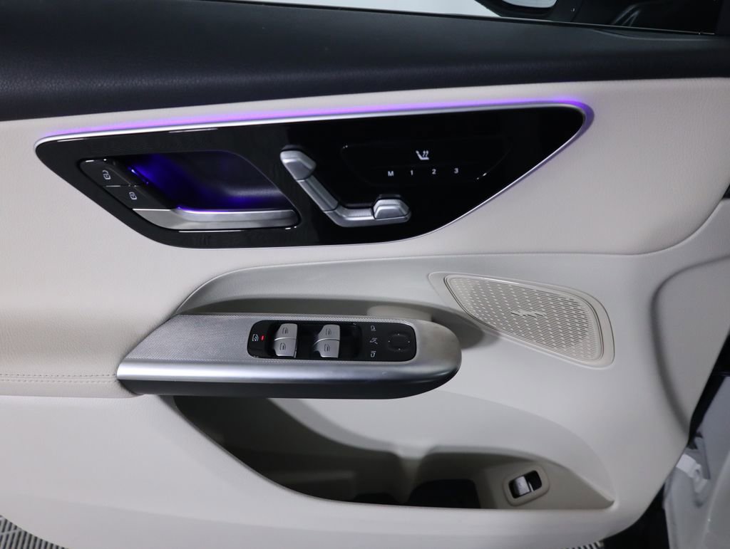 Used 2026 Mercedes-Benz GLC 300 4MATIC image 9