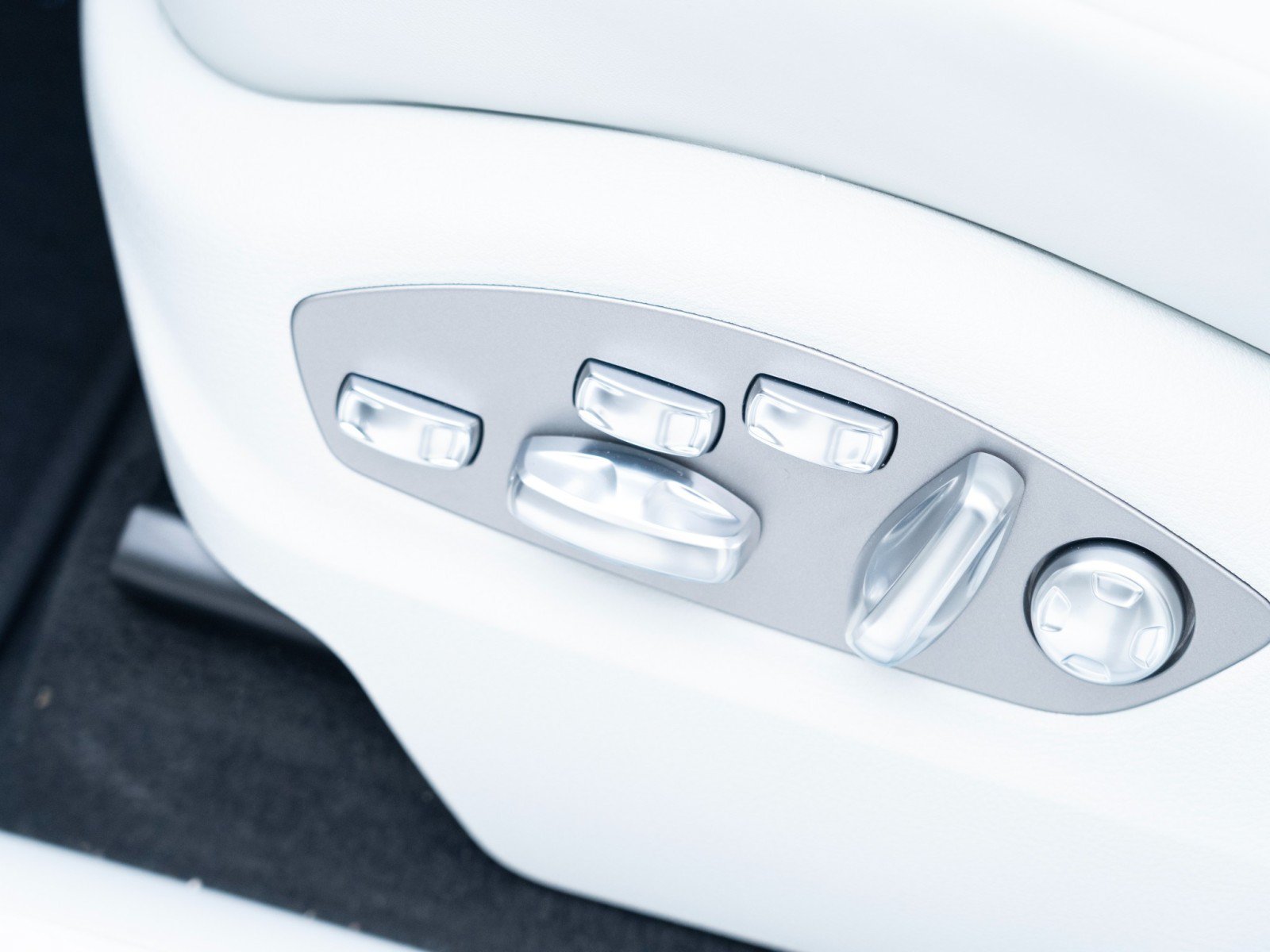 New 2026 Porsche Macan S AWD/4WD image 16