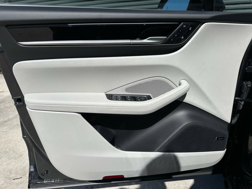 Used 2026 Porsche Macan 4 Electric AWD/4WD image 19