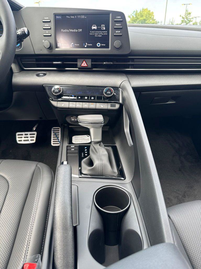 New 2026 Hyundai Elantra SEL Sport FWD image 23