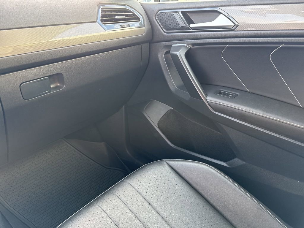Certified 2023 Volkswagen Tiguan SE w/ Panoramic Sunroof Package image 30