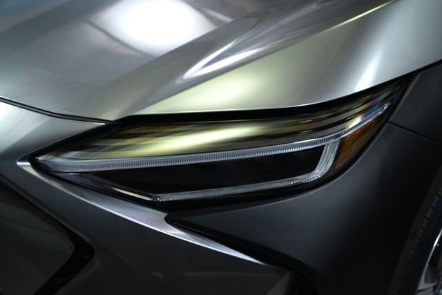 Used 2023 Subaru Solterra Limited image 19