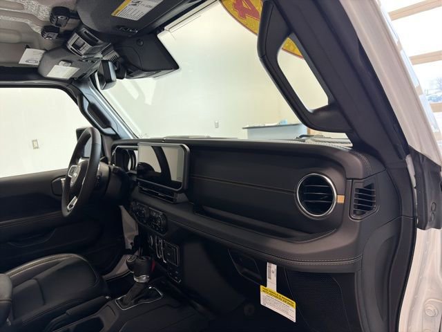Used 2024 Jeep Wrangler Unlimited Sahara w/ Technology Group AWD/4WD image 37