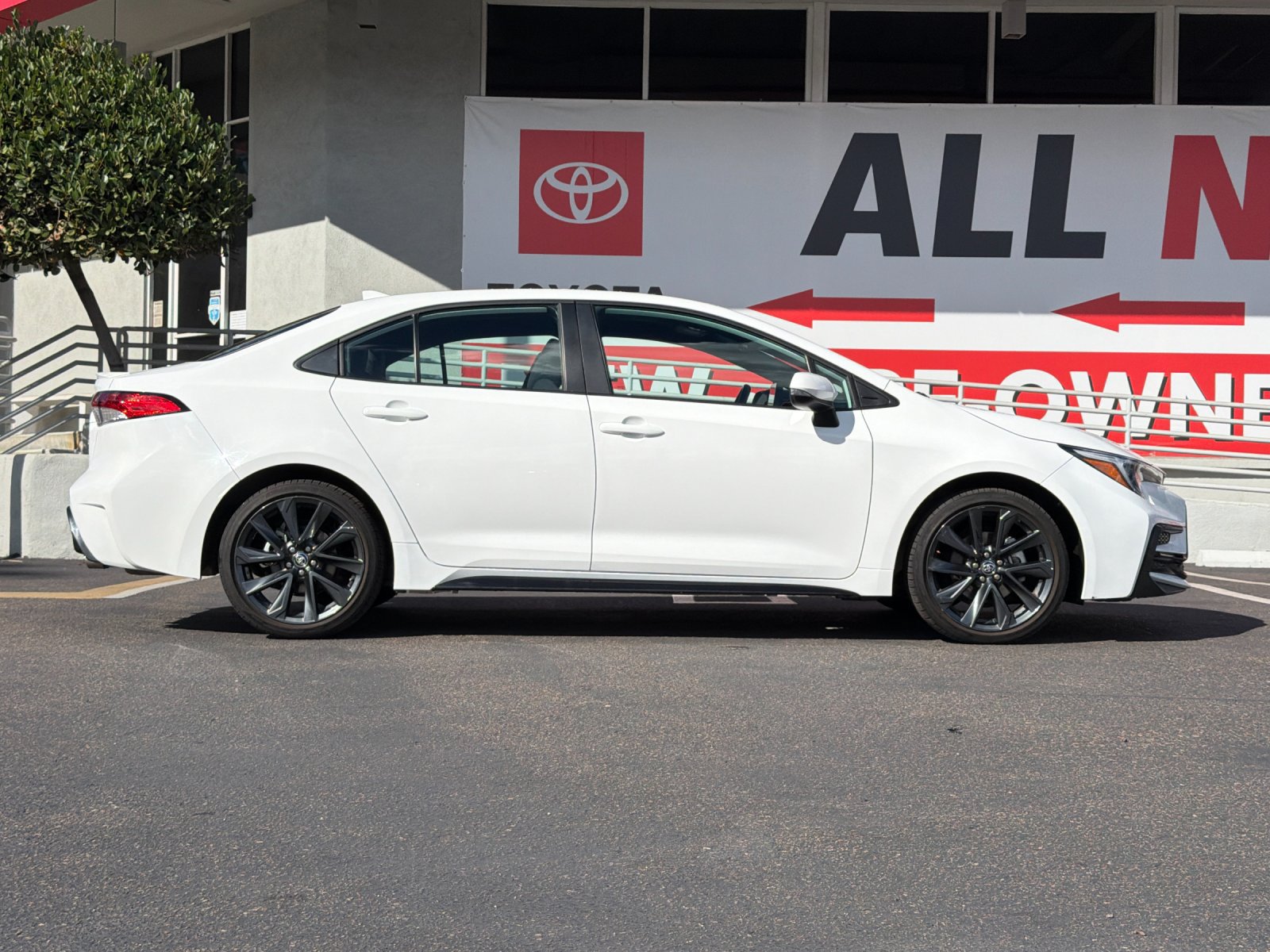 Used 2025 Toyota Corolla SE FWD image 6