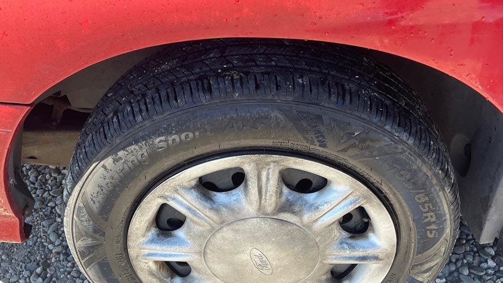 Used 1998 Ford Taurus SE FWD image 11