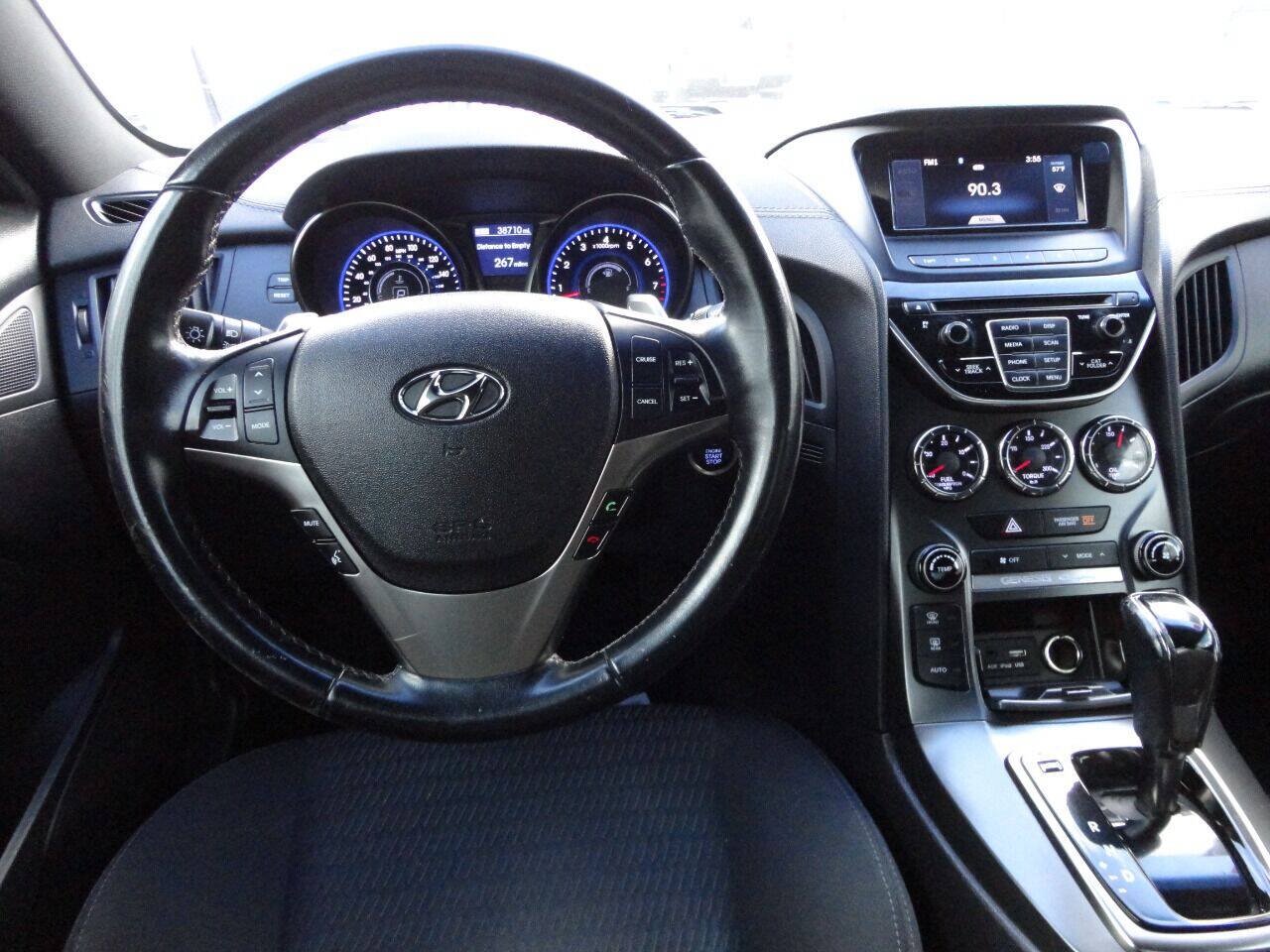 Used 2016 Hyundai Genesis 3.8 RWD image 38