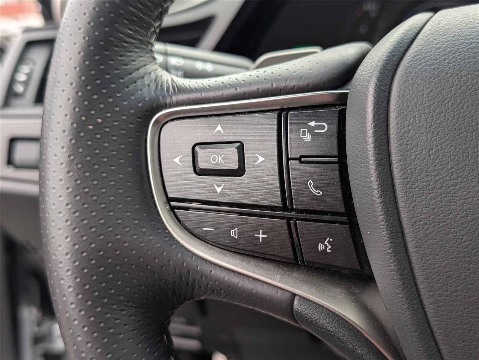 Used 2024 Lexus ES 300h F Sport image 24