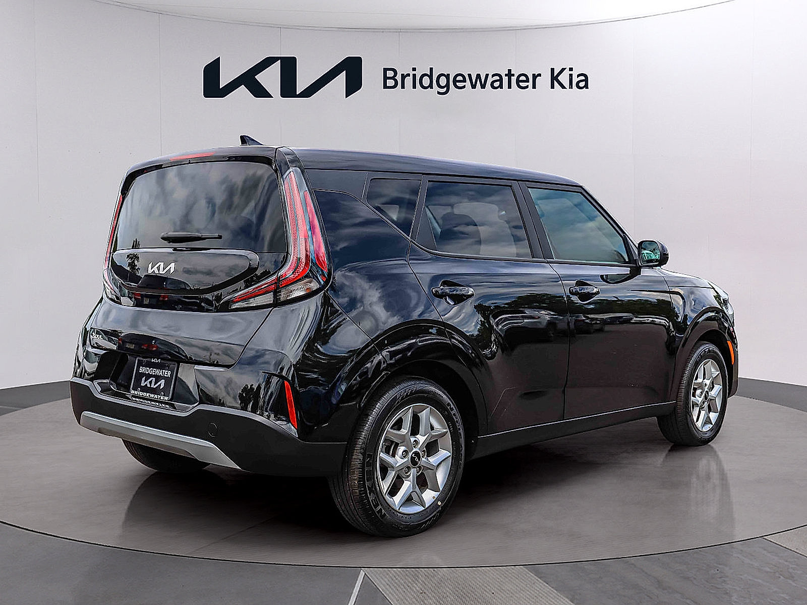 Certified 2025 Kia Soul LX w/ LX Technology Package FWD image 6