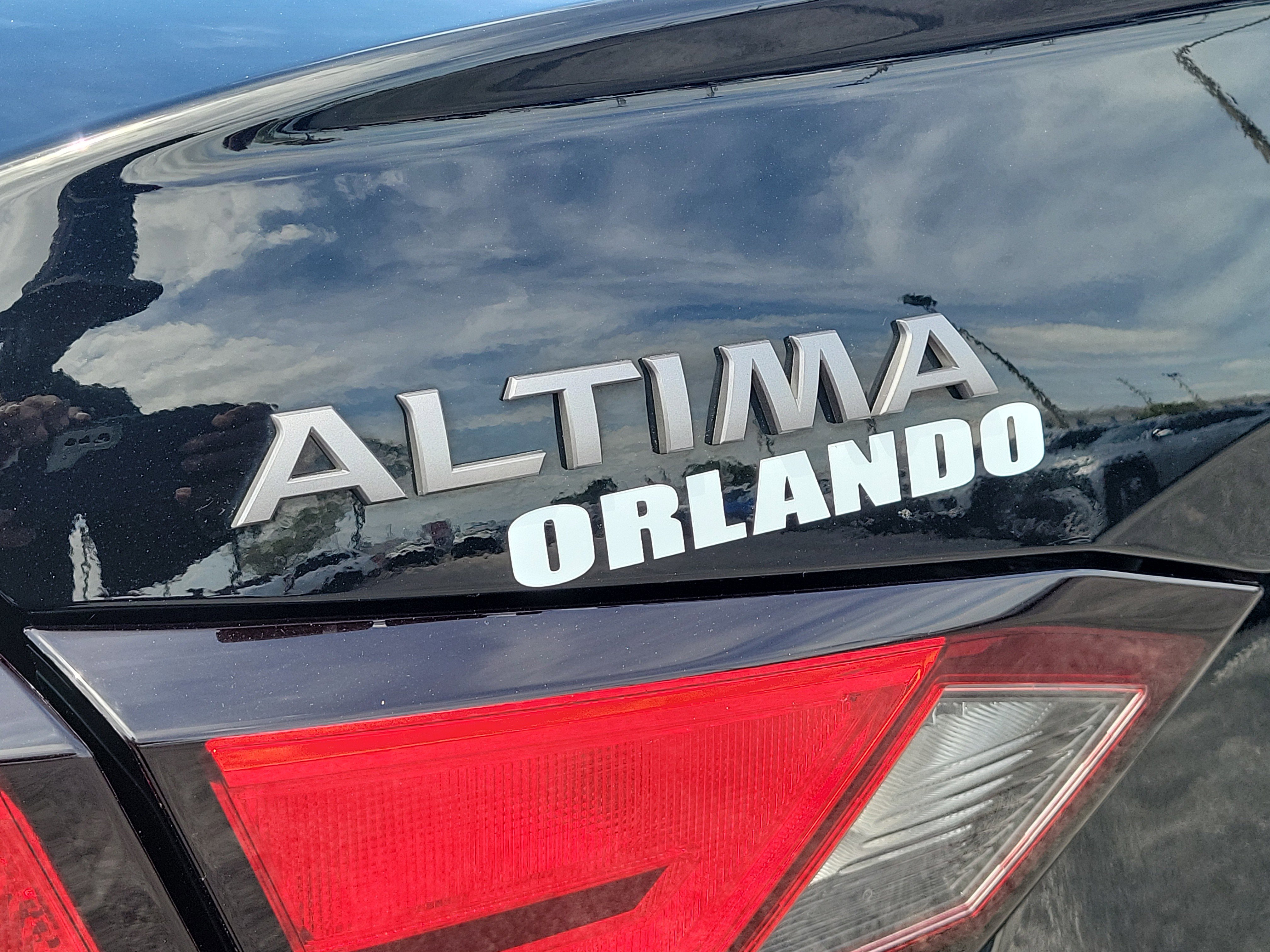 Used 2025 Nissan Altima 2.5 SV FWD image 10
