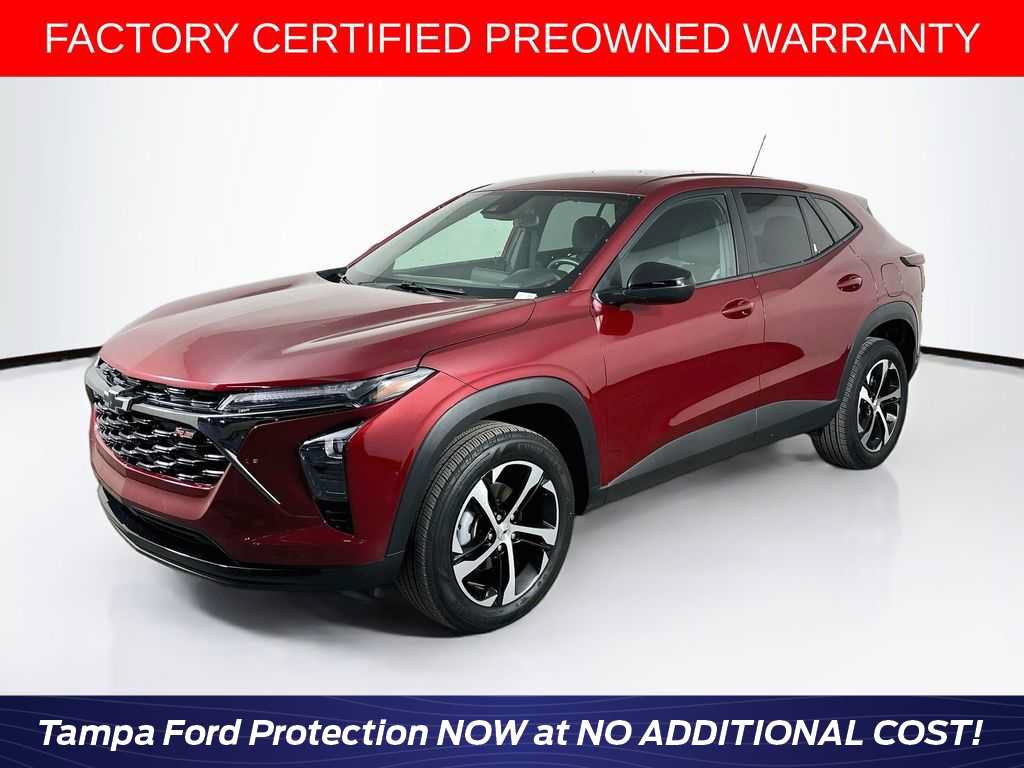 Used 2025 Chevrolet Trax RS FWD image 1