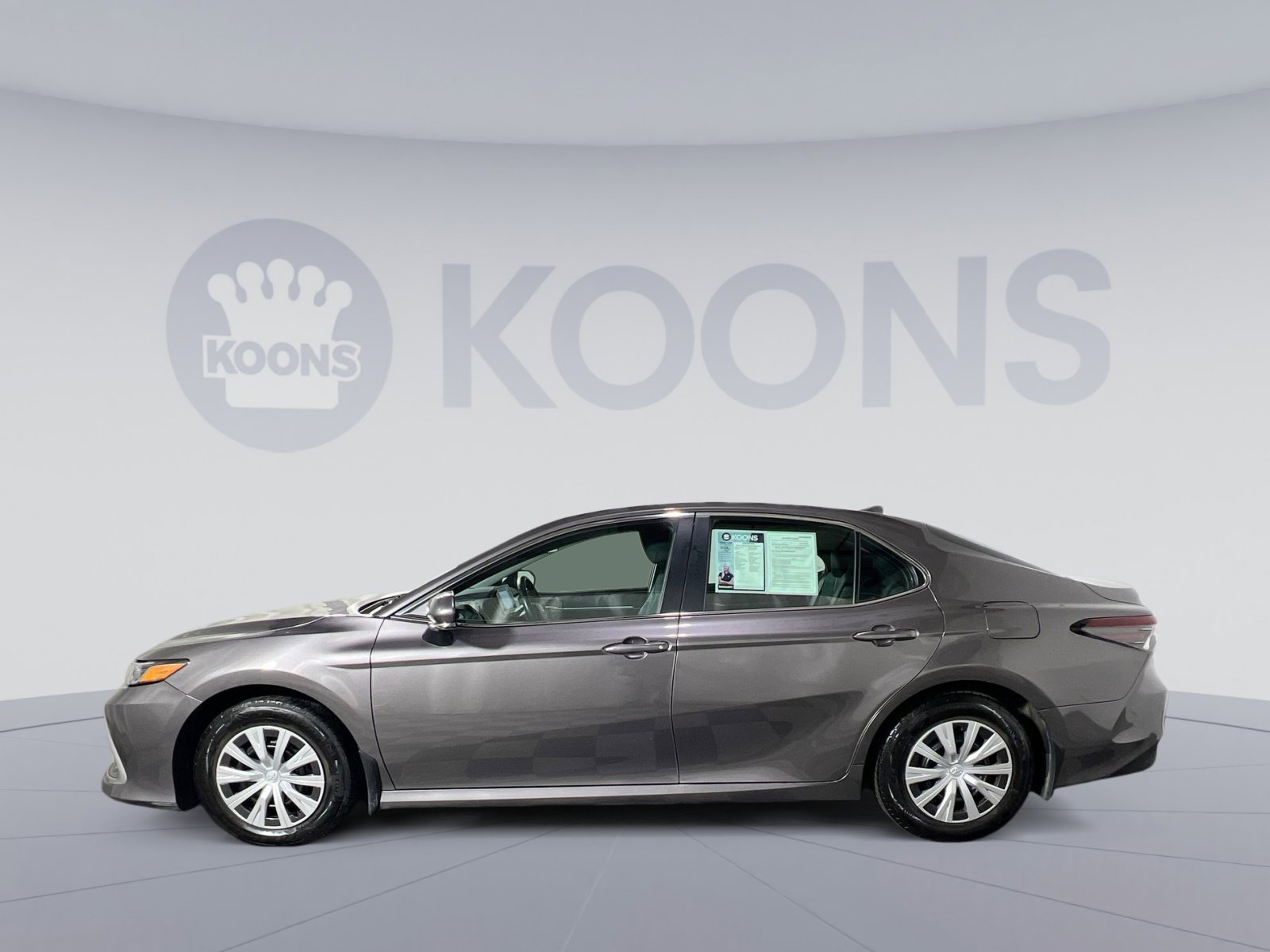 Used 2022 Toyota Camry LE image 2