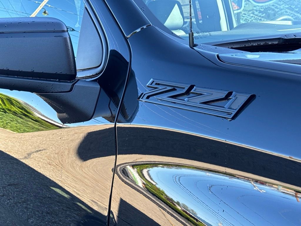 New 2026 Chevrolet Silverado 1500 Custom Trail Boss w/ LPO, Dark Essentials Package AWD/4WD image 5