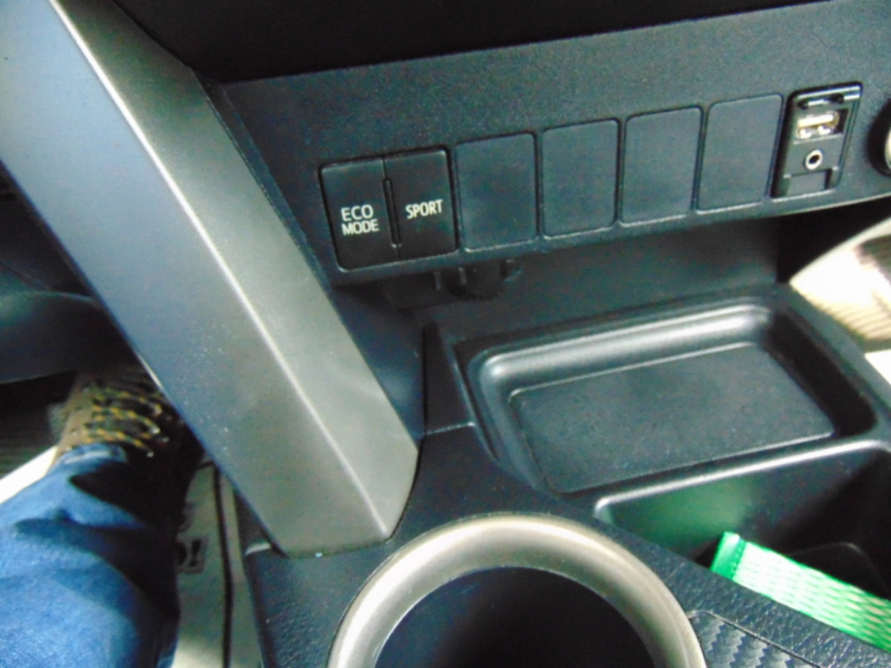 Used 2014 Toyota RAV4 LE FWD image 17