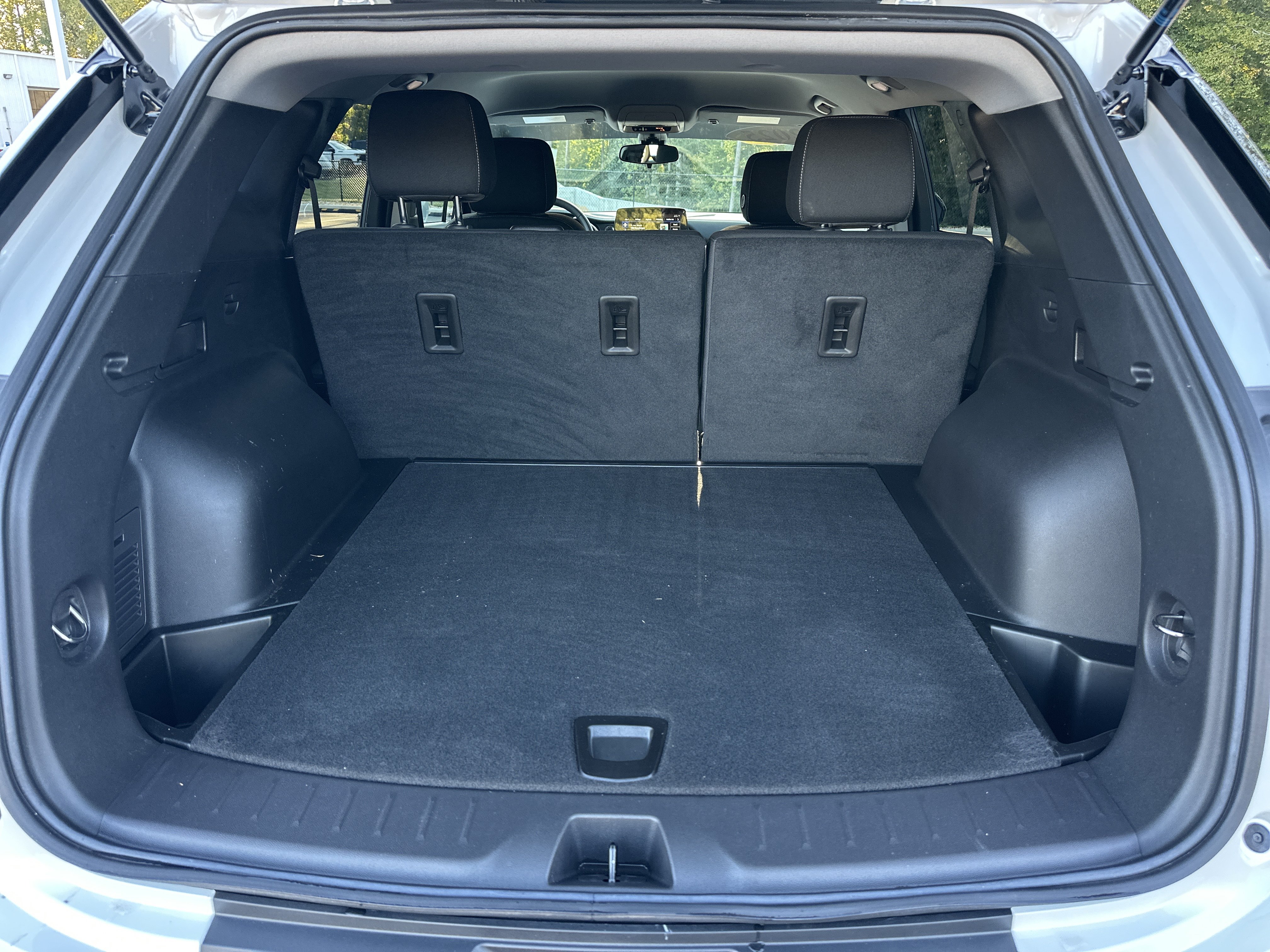 Used 2025 Chevrolet Blazer LT w/ Driver Confidence Package FWD image 19