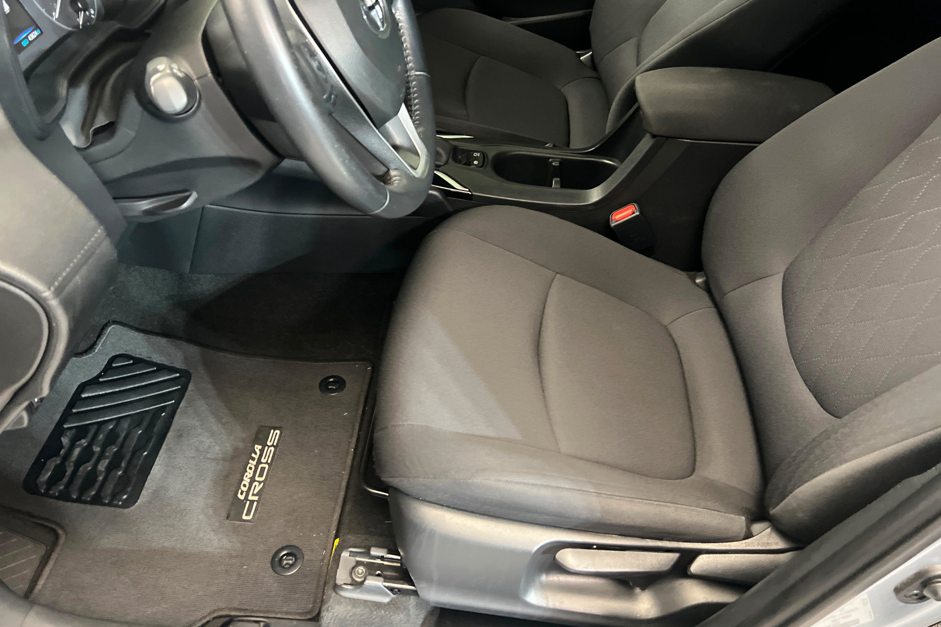 Used 2023 Toyota Corolla Cross LE w/ Moonroof Package FWD image 18