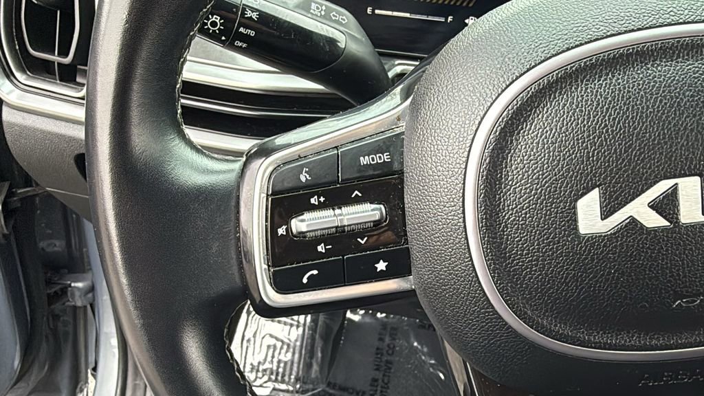 Used 2024 Kia Sorento S image 32